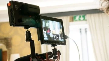 Il momento giusto per iniziare a parlare davanti alla telecamera è ora!